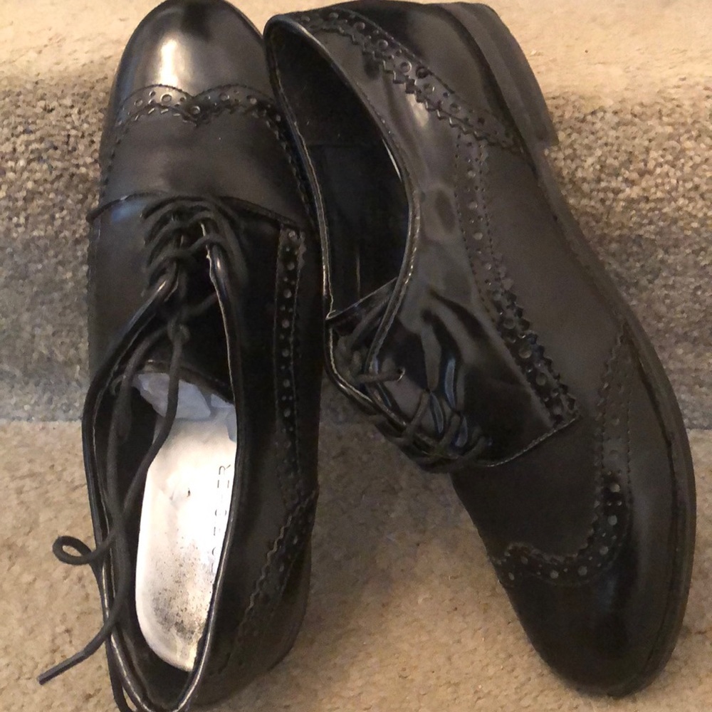 Patent/leather women’s wingtips